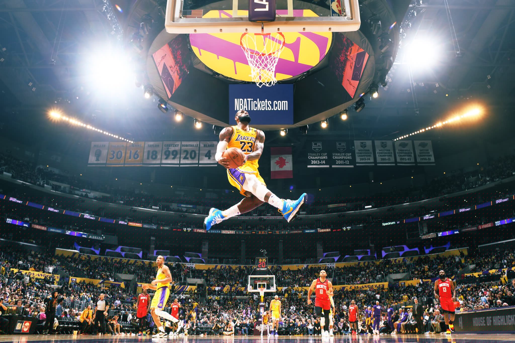 老将关键铲断救险，成全场转折点